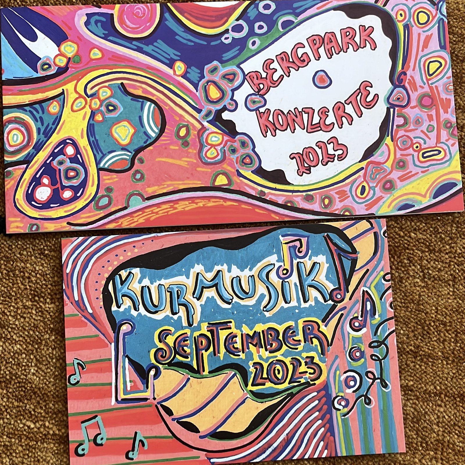 Handgemalte Postkarten „Bergpark Konzerte 2023" und „Kurmusik September 2023"
